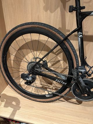 Bicicleta Gravel Factor LS Negra T. 56
