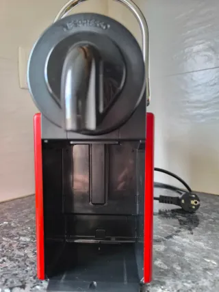 Cafetera Nespresso Roja