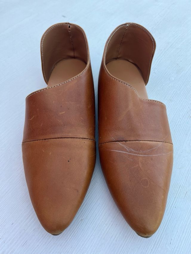 Zapatos asimétricos mujer camel