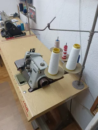 Máquina Overlock Brother B500