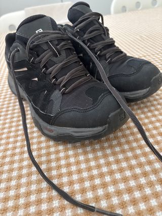Zapatillas Salomon Negras y Grises
