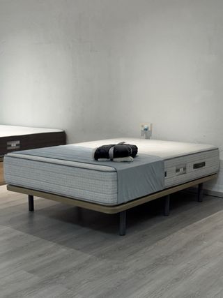 Colchón + base tapizada nuevos