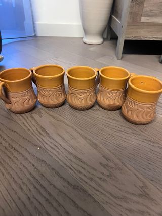 Lotto 5 tazze in terracotta decorate