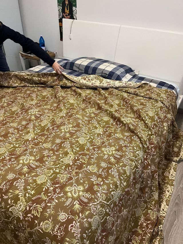 Copriletto tessuto fantasia floreale