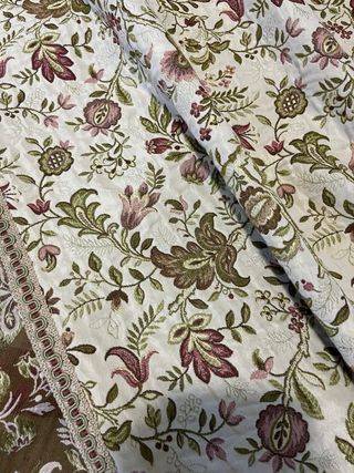 Copriletto tessuto fantasia floreale