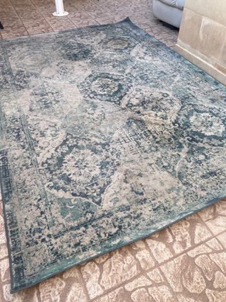 Alfombra beige y gris