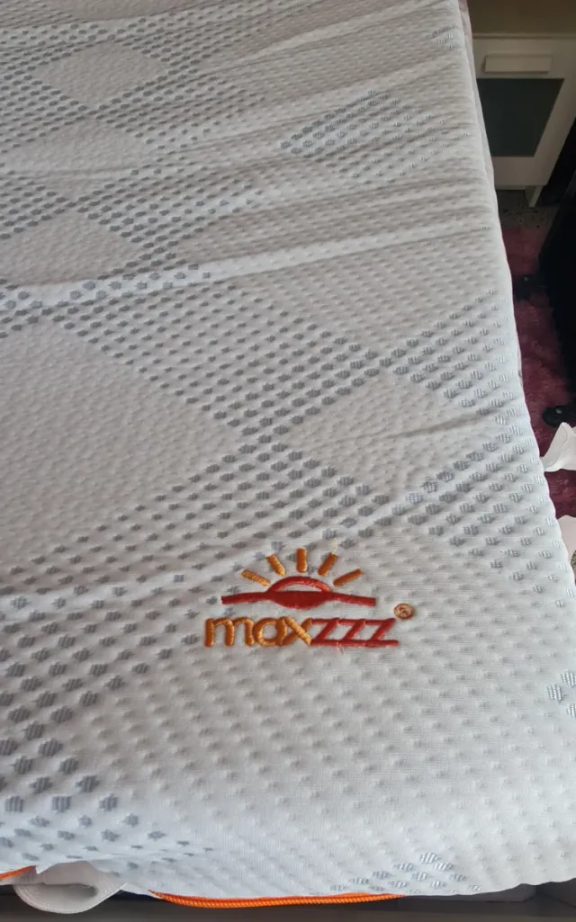 Sobrecolchón de tela blanco