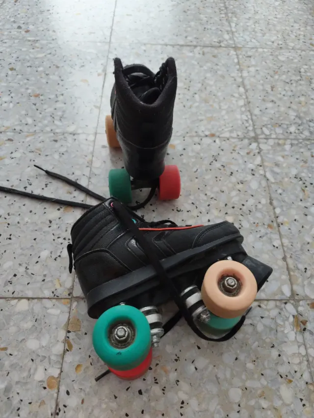 Patines negros talla 32