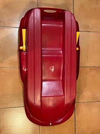 Trineo rojo para nieve