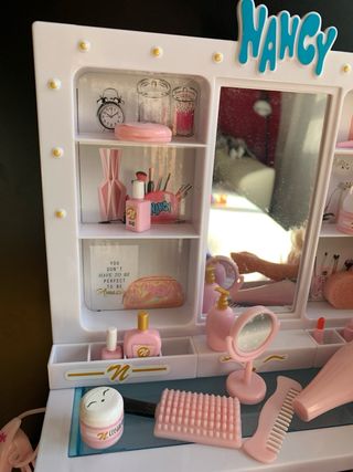 Nancy con tocador y accesorios