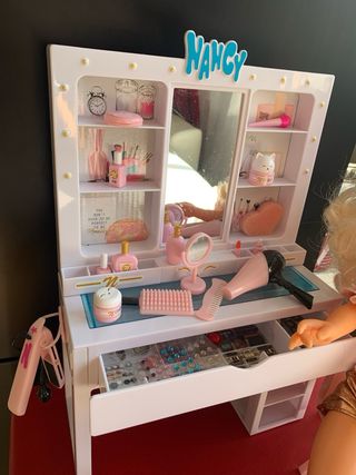 Nancy con tocador y accesorios