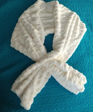 Estola, chal de pelo sintético Sonia Peña, sin uso