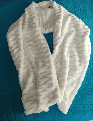 Estola, chal de pelo sintético Sonia Peña, sin uso