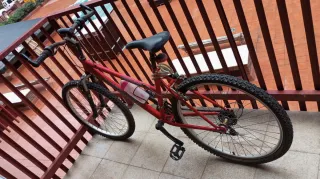 2 Bicicletas Roja una 26 pulgadas  y otra de 24