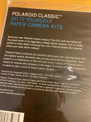 Modelli in cartone, fotocamere Polaroid