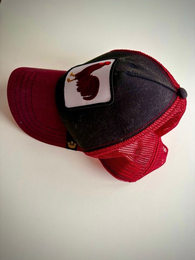 Gorra Goorin Bros Gallo Negra y Roja