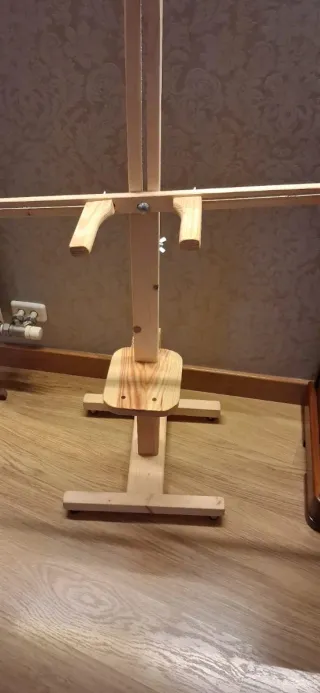 Soporte madera encaje de bolillos