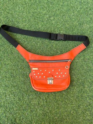 Riñonera Caomka Piel Naranja Tachuelas