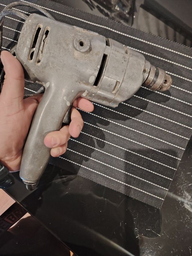 Taladro antiguo funcionando