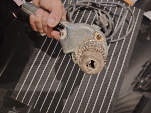 Taladro antiguo funcionando