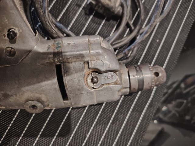 Taladro antiguo funcionando