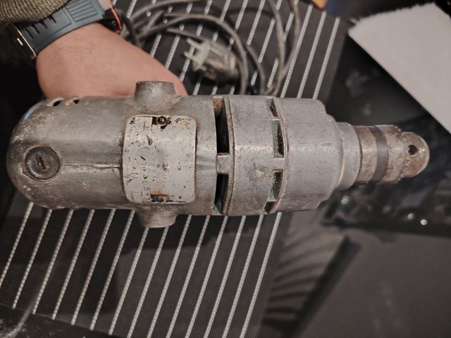 Taladro antiguo funcionando