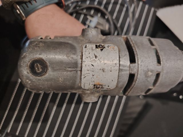 Taladro antiguo funcionando