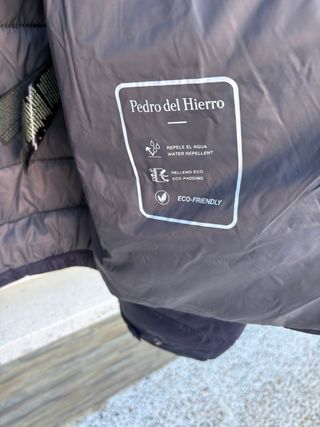 Chaqueta azul con capucha