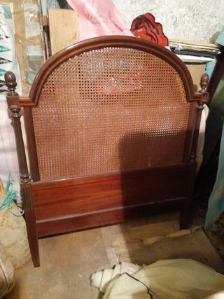 Cabecero de cama de caoba con rejilla