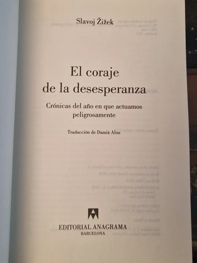 El coraje de la desesperanza: Crónicas del año ...