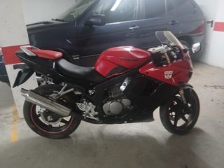 Hyosung 125cc Roja