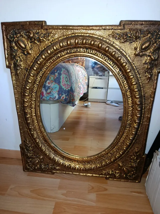 Specchio elisabettiano in foglia d'oro