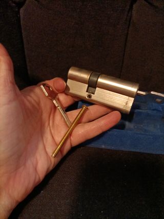 Cerradura puerta con 2 llaves