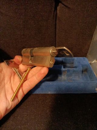 Cerradura puerta con 2 llaves