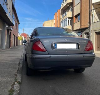 Lancia Lybra 1.9jtd del año 2000