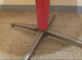 Mesa redonda vintage roja