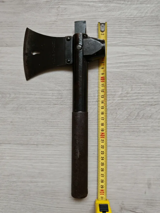 Arnese tattico multifunzione