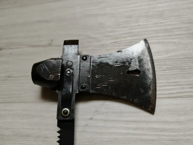 Arnese tattico multifunzione