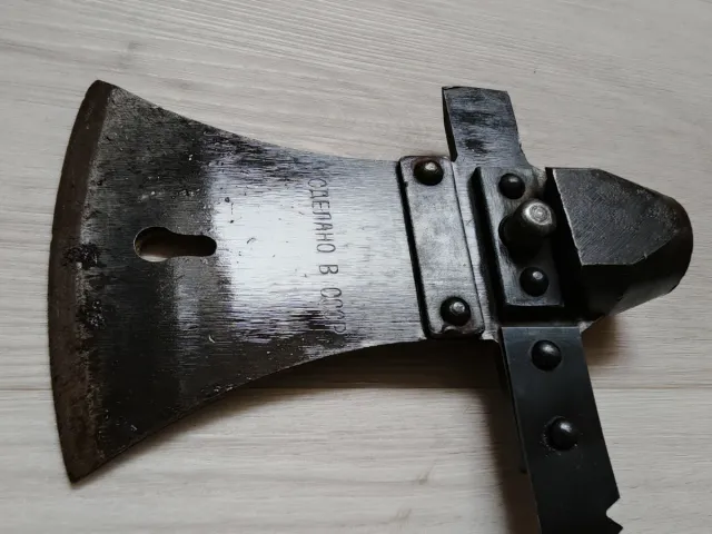 Arnese tattico multifunzione