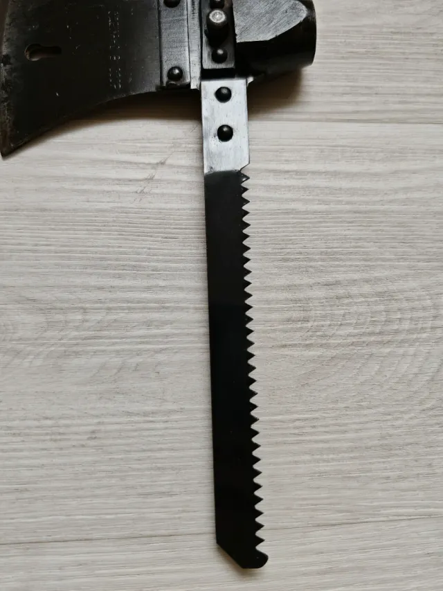 Arnese tattico multifunzione