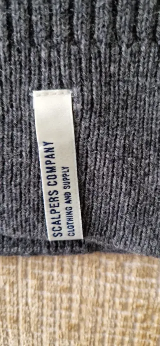 Bufanda gris, acanalada, Hombre,  Scalpers.