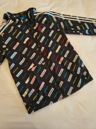 Chubasquero Adidas estampado multicolor Talla S