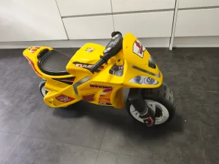 Moto de juguete amarilla XL