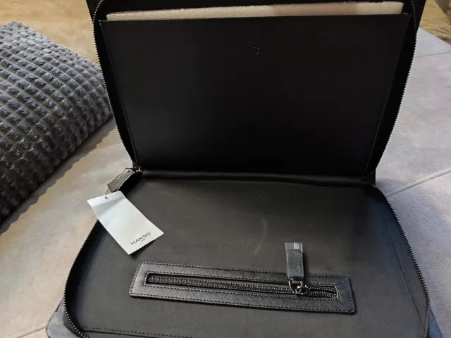 Funda tablet/portátil Mango negra