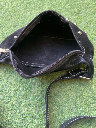 Riñonera piel ante, modelo Retrochic  Negra 