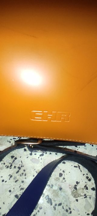 Bolso de piel azul y marrón