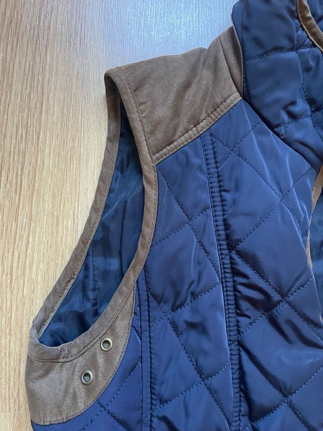 Chaleco Zara acolchado azul y marrón