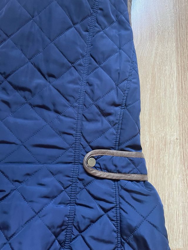 Chaleco Zara acolchado azul y marrón