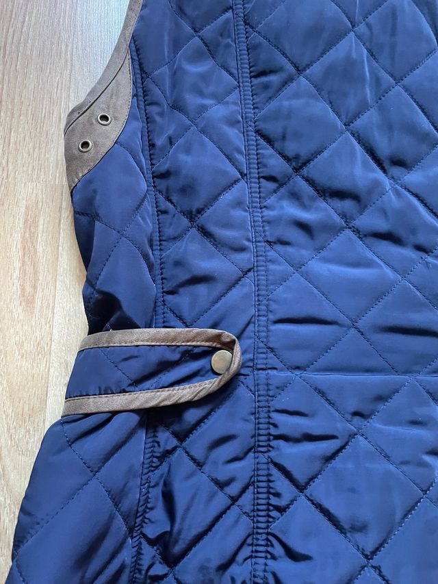 Chaleco Zara acolchado azul y marrón
