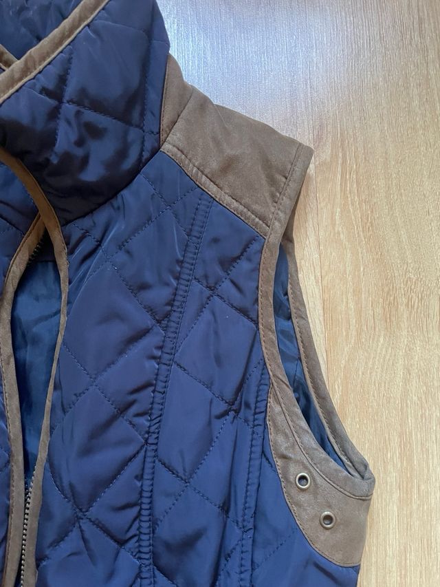 Chaleco Zara acolchado azul y marrón